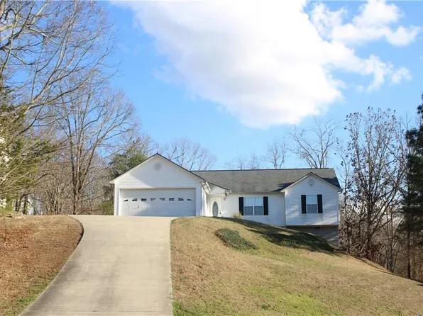 3755 Fern Creek Dr, Flowery Branch, GA 30542