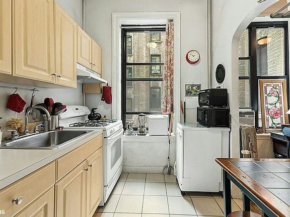 5th image of 478 W 158th St APT 1