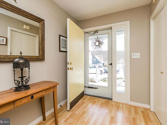 5th image of 1892 Rockridge Ct