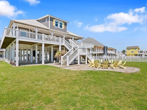 2344 Trinidad Dr, Crystal Beach, TX 77650