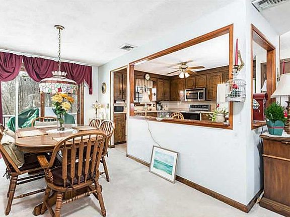 5th image of 235 E Greenwich Ave