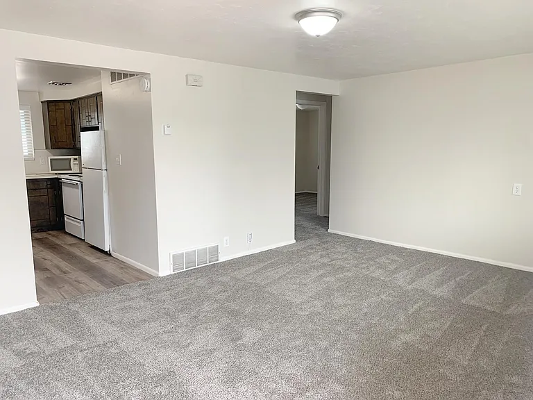 356 N 200 E #12 — Photo 4