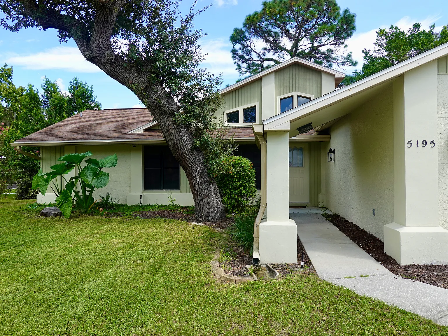 3 bed, 1558 sqft, $2,400 — Photo 2