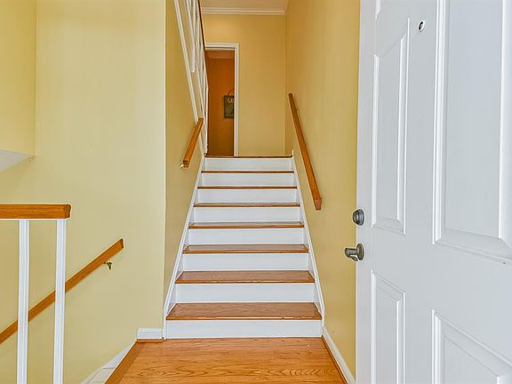 5th image of 230 Seawall Blvd E