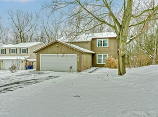 26 Ilex Ct, Penfield, NY 14526