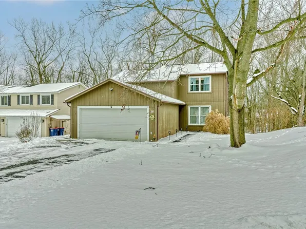 26 Ilex Ct, Penfield, NY 14526
