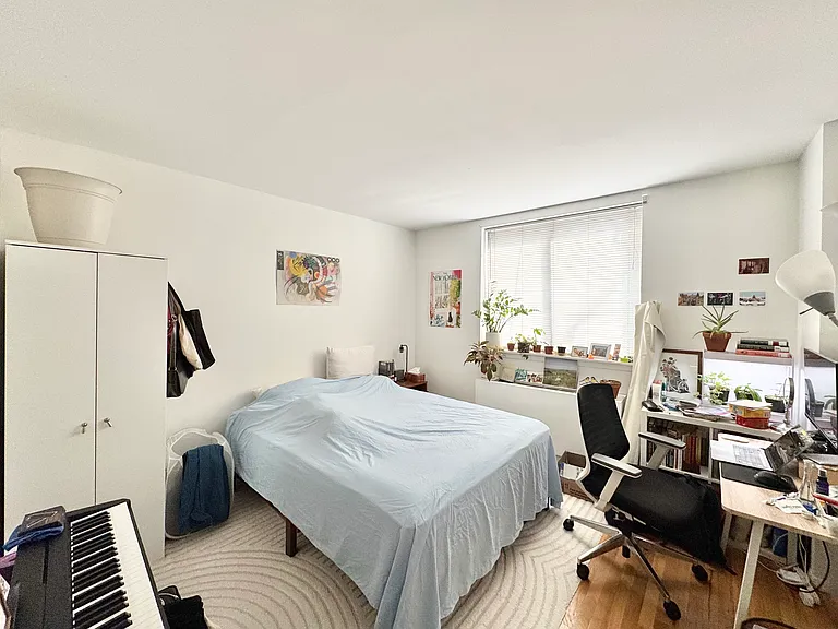 433 W 43rd St #3B — Photo 4
