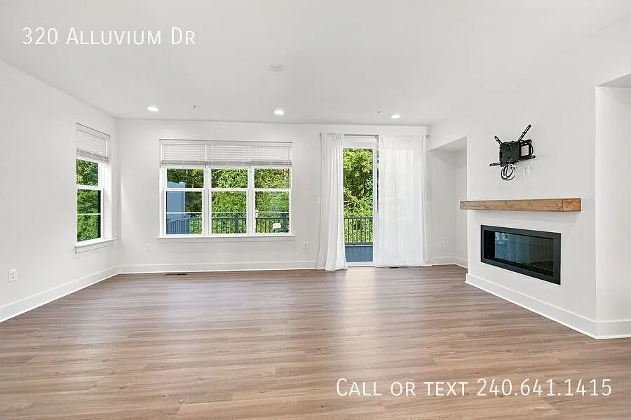 Spacious 4 Br/4.5 Ba Eog Townhome In Laurel! — Photo 2