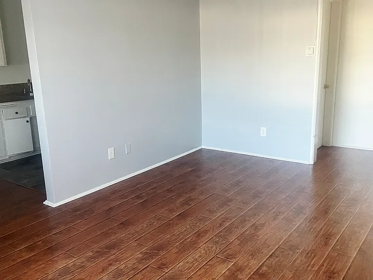 11901 York Ave #22 — Photo 2