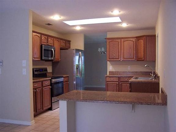 3rd image of 31 Penn Manor Ln