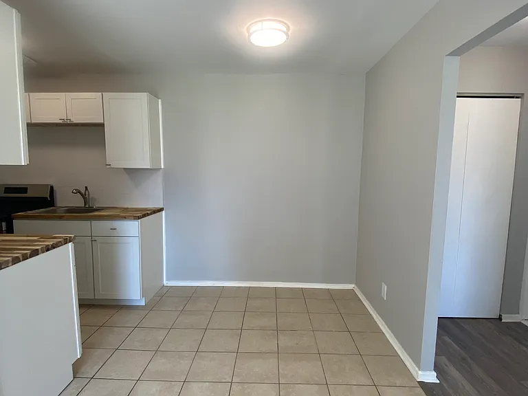 Creekside Apartments — Photo 7
