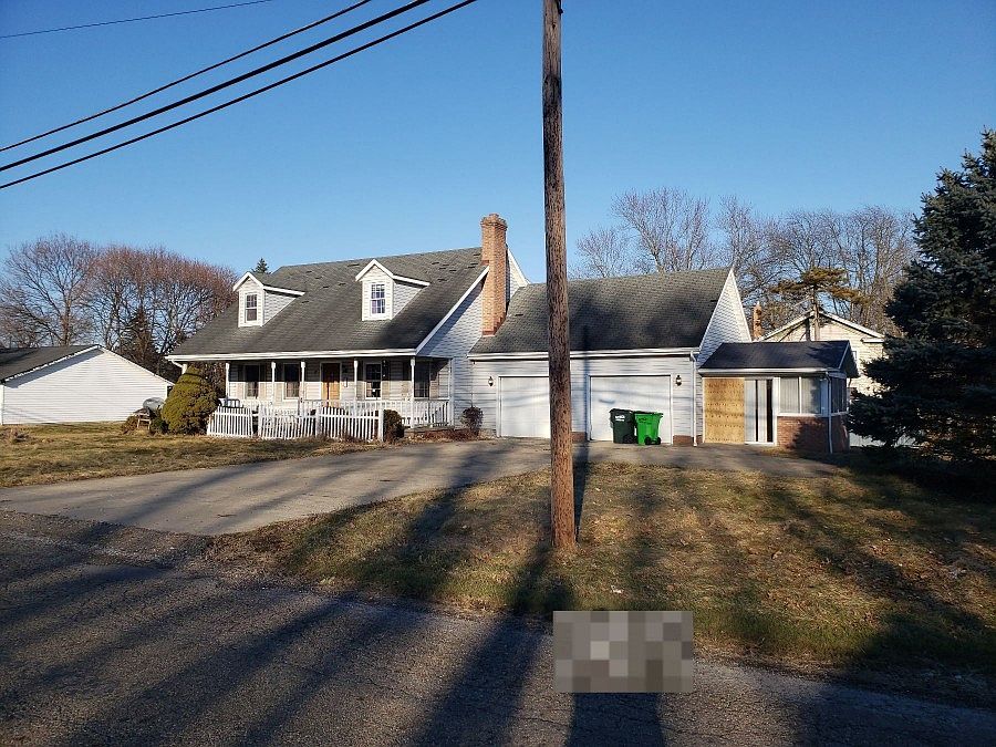 2nd image of 923 Ridgefield Ave