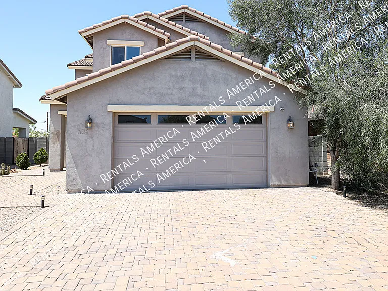 11862 N 79th Dr — Photo 2