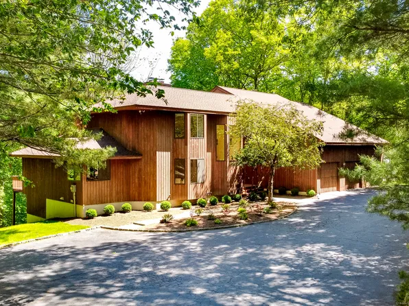 17 Walker Lane, Weston, CT 06883