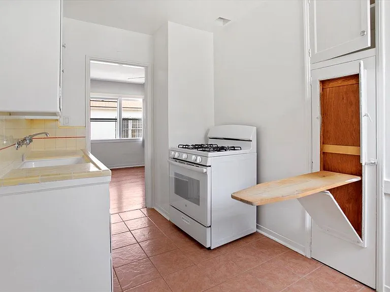 5569 Airdrome St — Photo 10