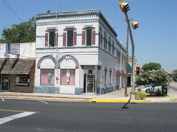 5th image of 224 E Avenue D