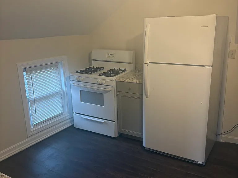 216 Elmwood Ave #B — Photo 4