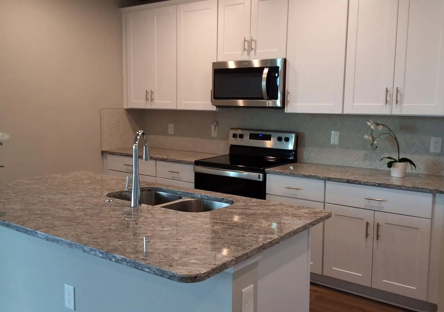 Stunning 2 floors 4/3 Water View Home x Rent is located close to Lake Nona Medical City, Theme Pa... — Photo 3