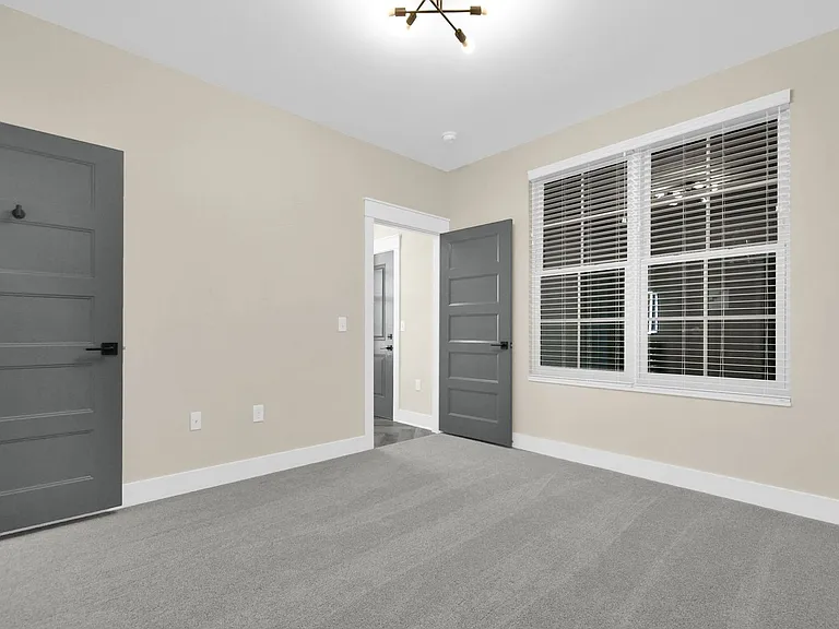 Beautiful luxury apartments available close to downtown! — Photo 48