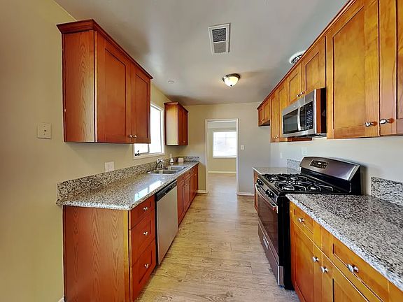 2nd image of 1242 Oakhurst Dr