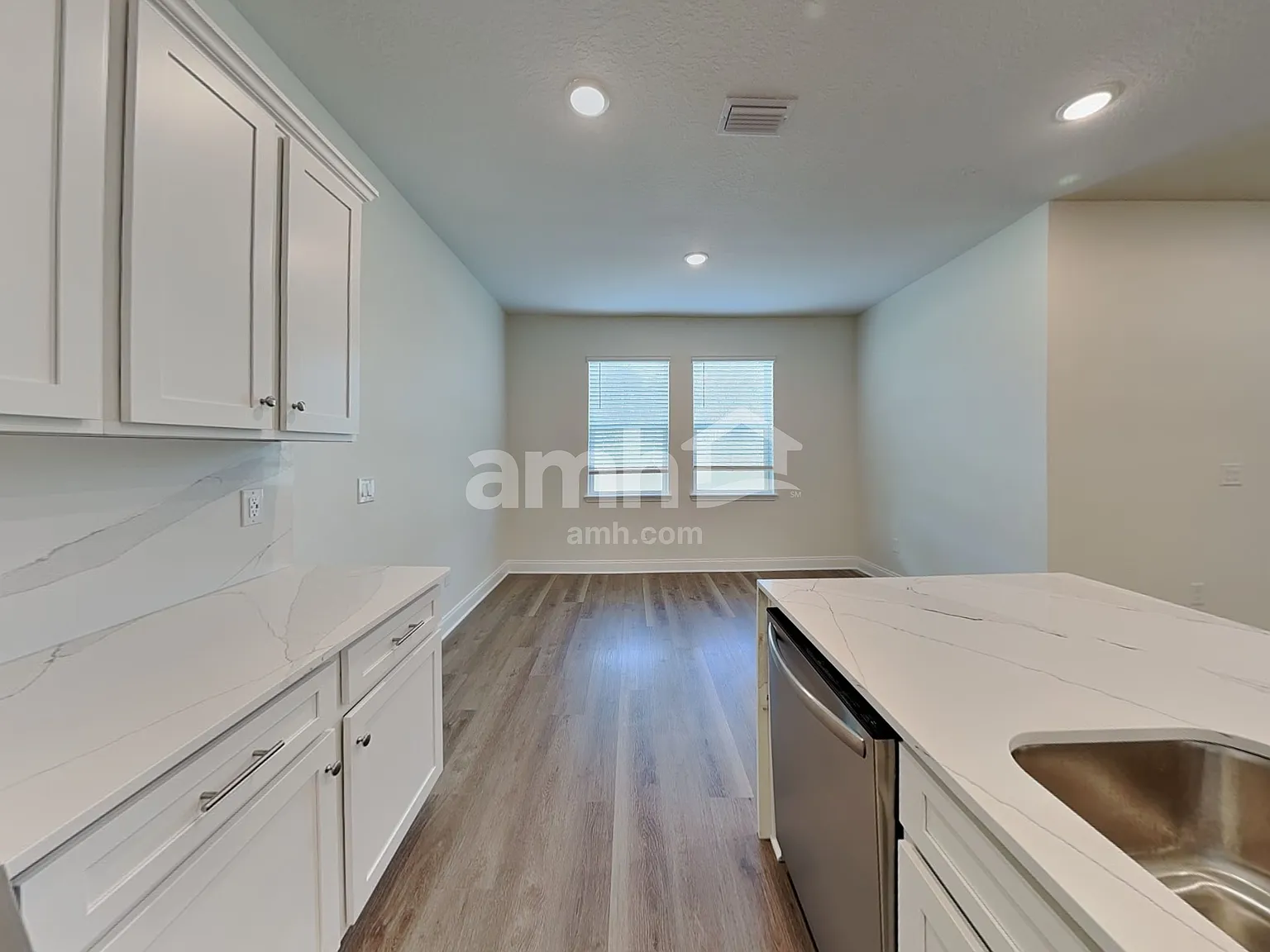 5 bed, 3.0 bath, 2377 sqft, $2,975 — Photo 4