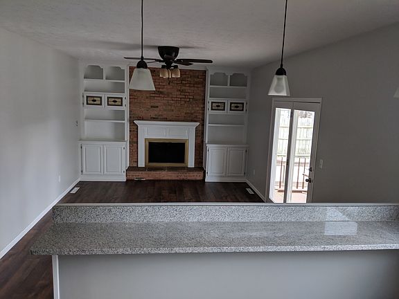 Breakfast Bar / Family Room
