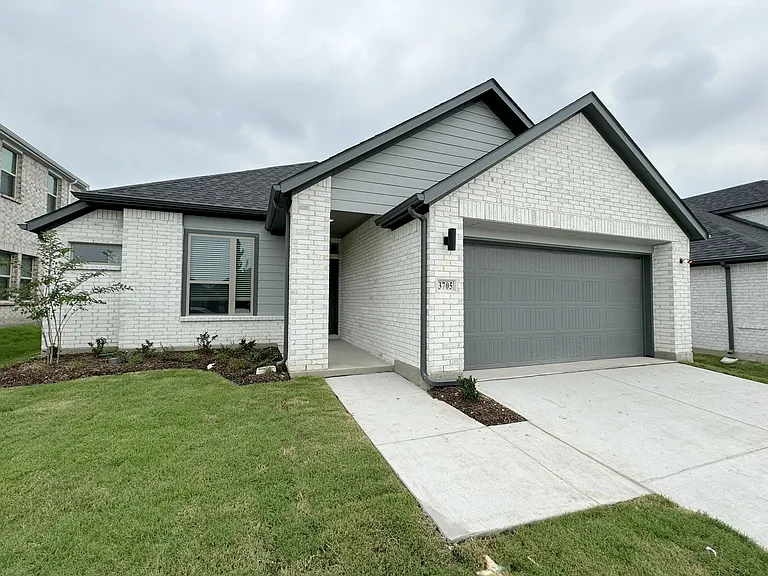 3705 Ray Roberts Dr — Photo 2