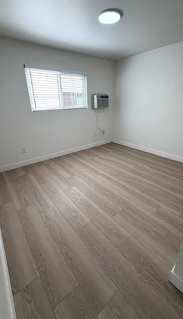 Ellendale Place — Photo 3