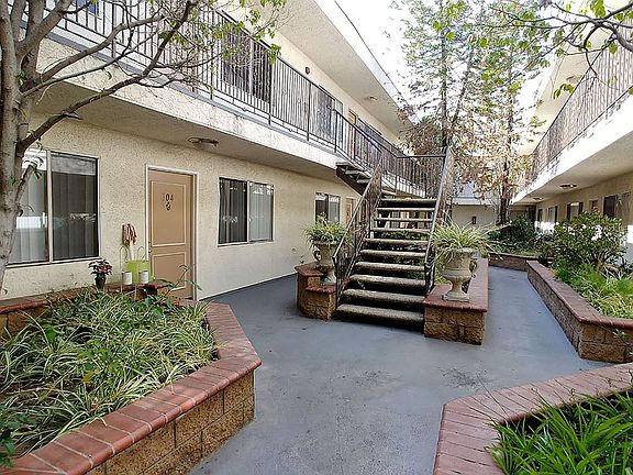 4th image of 13805 Sherman Way #108