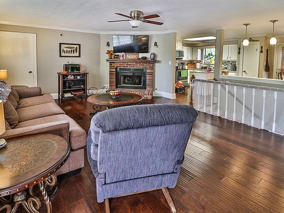 3rd image of 1473 Overton Ln