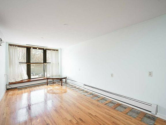 3rd image of 395 Smith St APT 1