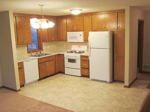 3rd image of 808 W 136th St