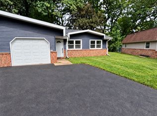 3923 Reinhardt Dr, Stevensville, MI 49127