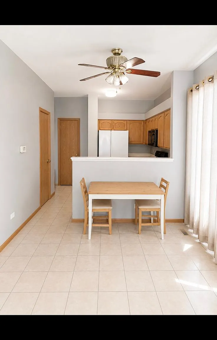 2 bed, 1.5 bath, 934 sqft, $2,100 — Photo 3