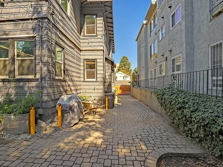 27 Westall Ave — Photo 34