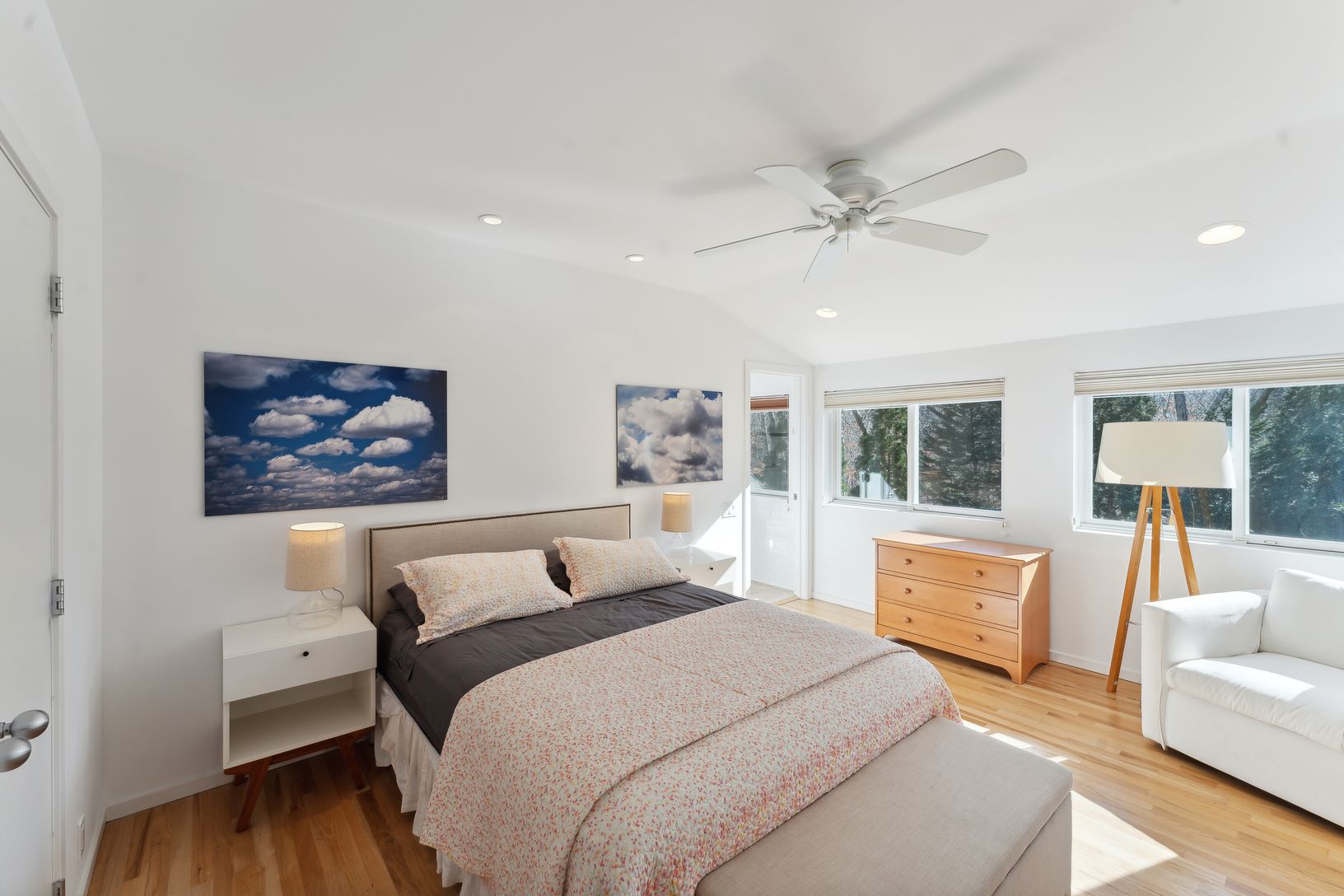  Three guest bedrooms in one upstairs wing