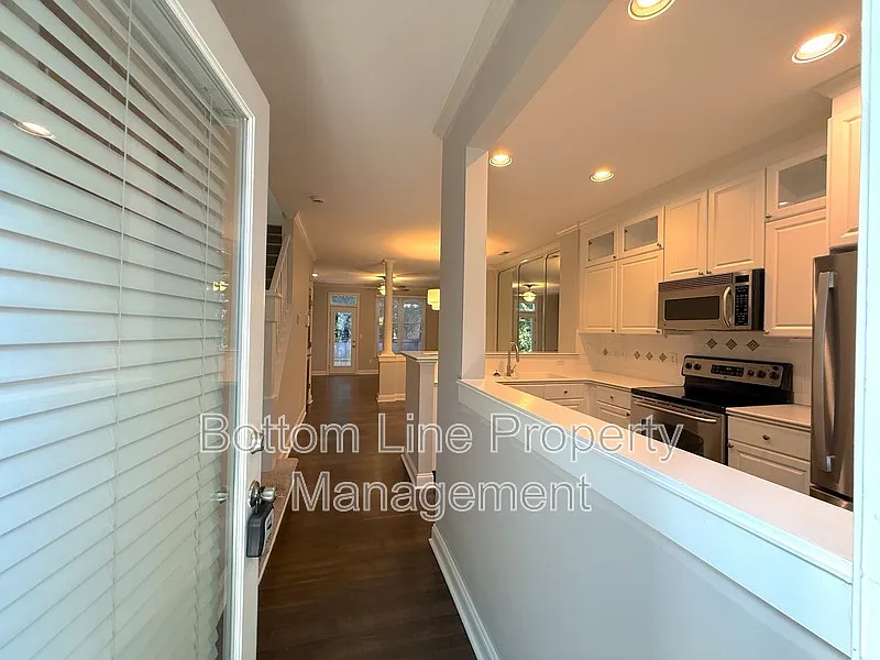 2 bed, 2.5 bath, 1156 sqft, $2,795 — Photo 2