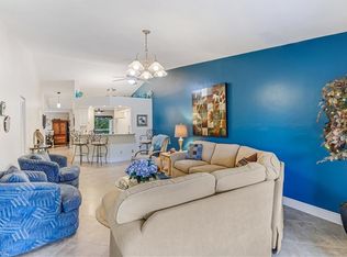 887 Gulf Pavilion Dr #204, Naples, FL 34108