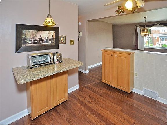 4th image of 2513 Poinsettia Dr