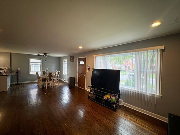4th image of 323 Bellwood Ave