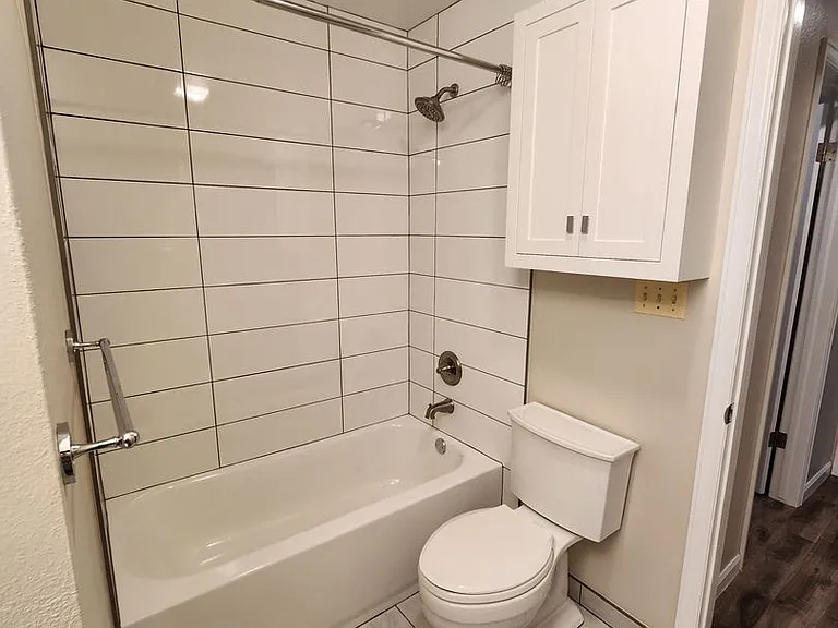 275 Pearl St #9 — Photo 10