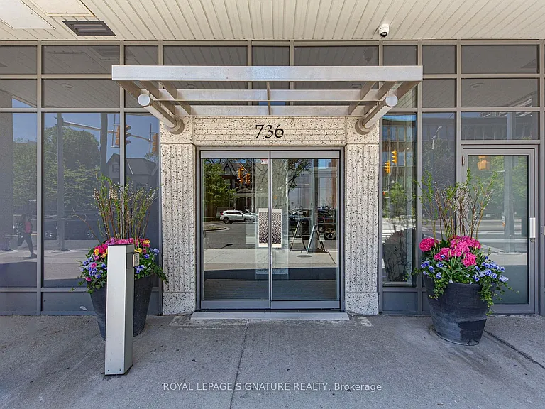 736 Spadina Ave #409 — Photo 2