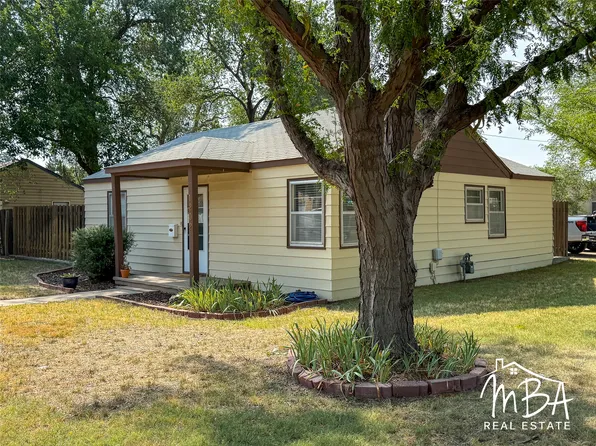 1202 E Spruce St, Garden City, KS 67846