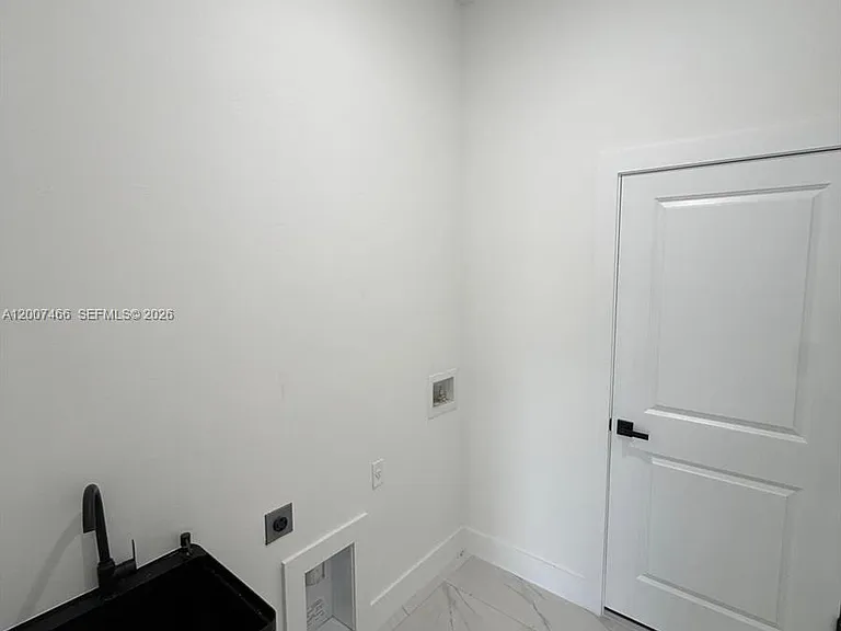1089 Eisenhower Blvd — Photo 19