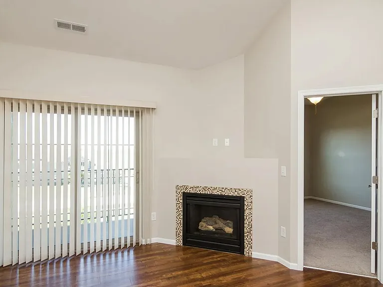 475 Penn Ct #15 — Photo 9