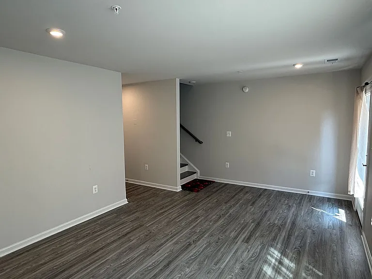 1915 Barolo Blvd — Photo 24