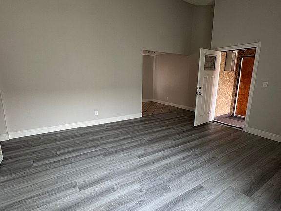 4th image of 831 S Greenwood Ave #16