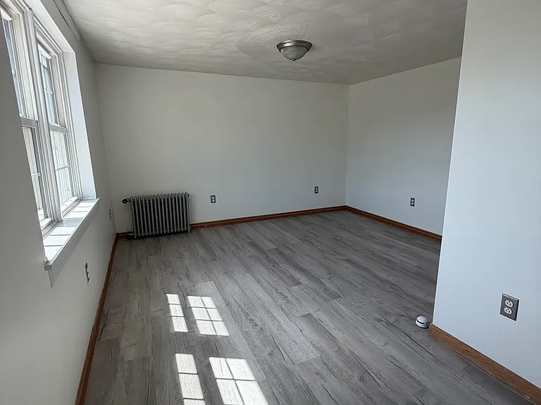 84 Hemlock St — Photo 6