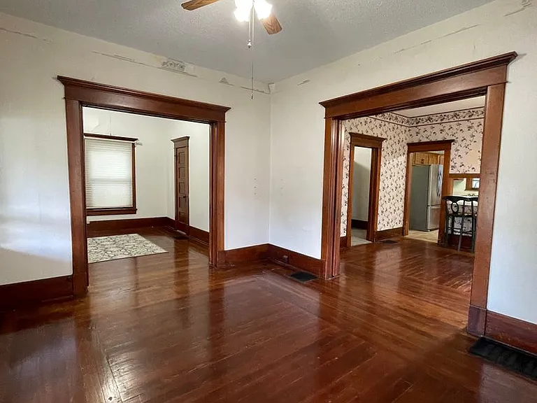 615 E 6th Ave — Photo 8