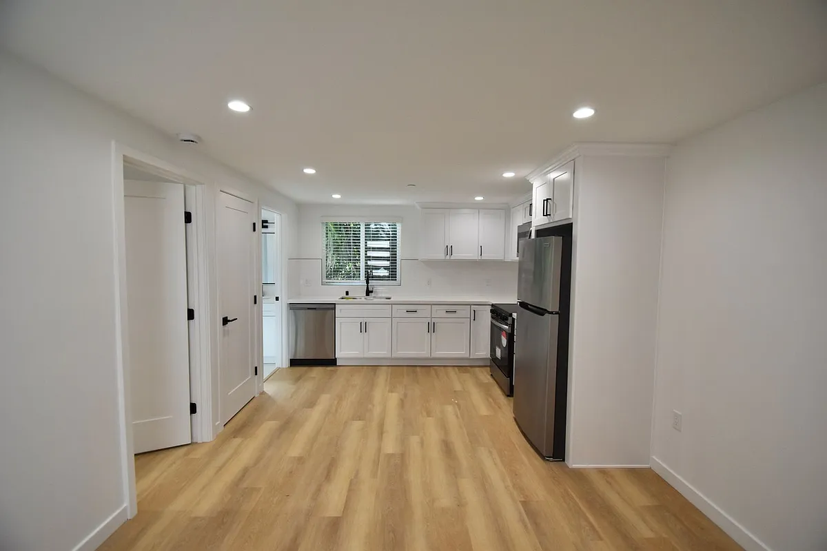 Building Photo - 14830